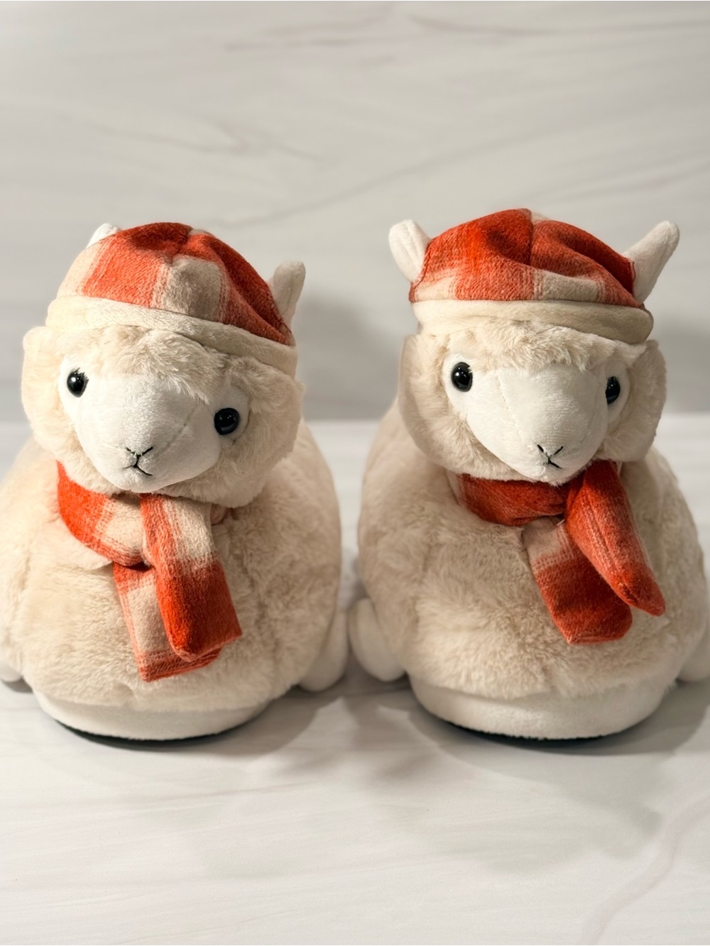 NWOT!  American Eagle Women’s Llama Slippers Size M/L 8-10 Plush Cozy